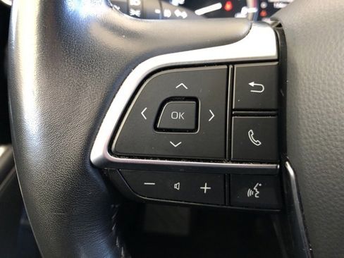 Used 2020 Toyota Highlander XLE image 23