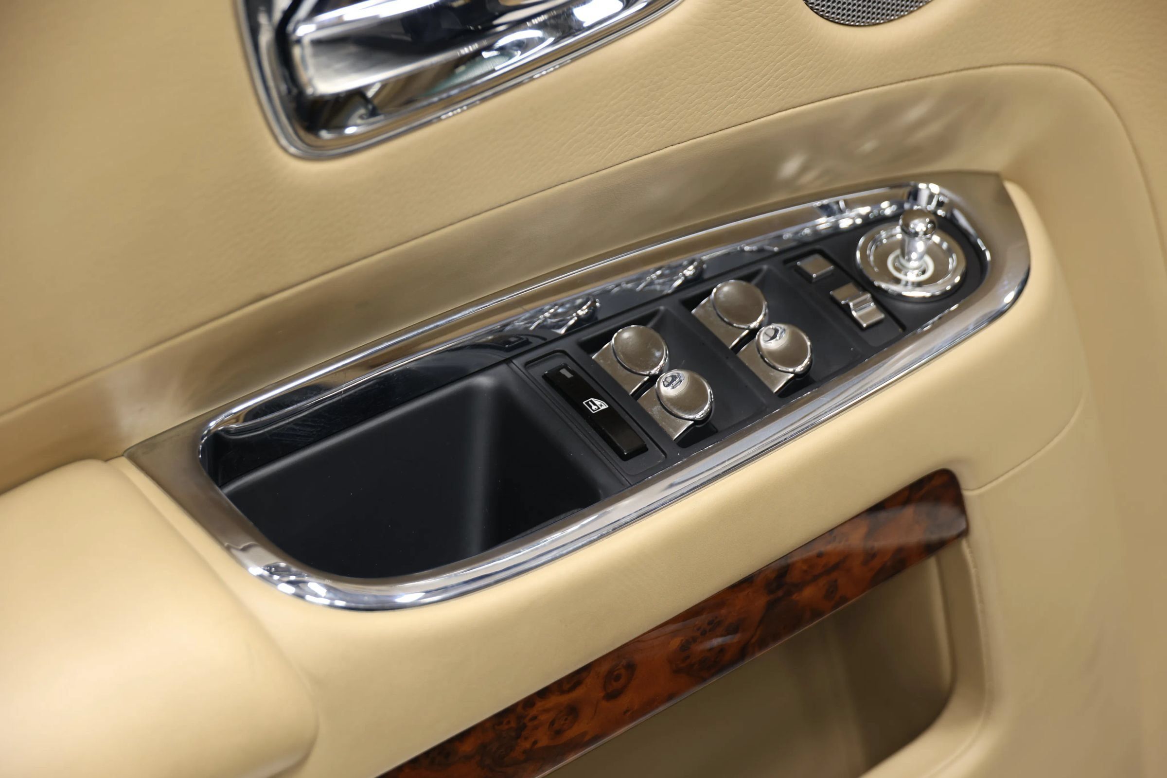 Used 2015 Rolls-Royce Ghost RWD image 14