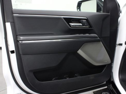 Used 2025 GMC Sierra EV Denali AWD/4WD image 11