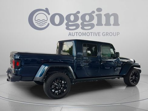 Used 2025 Jeep Gladiator Sport AWD/4WD image 5