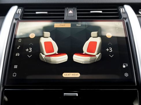 Certified 2024 Land Rover Discovery S image 32