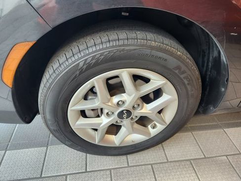 Used 2025 Kia Soul LX w/ LX Technology Package FWD image 9