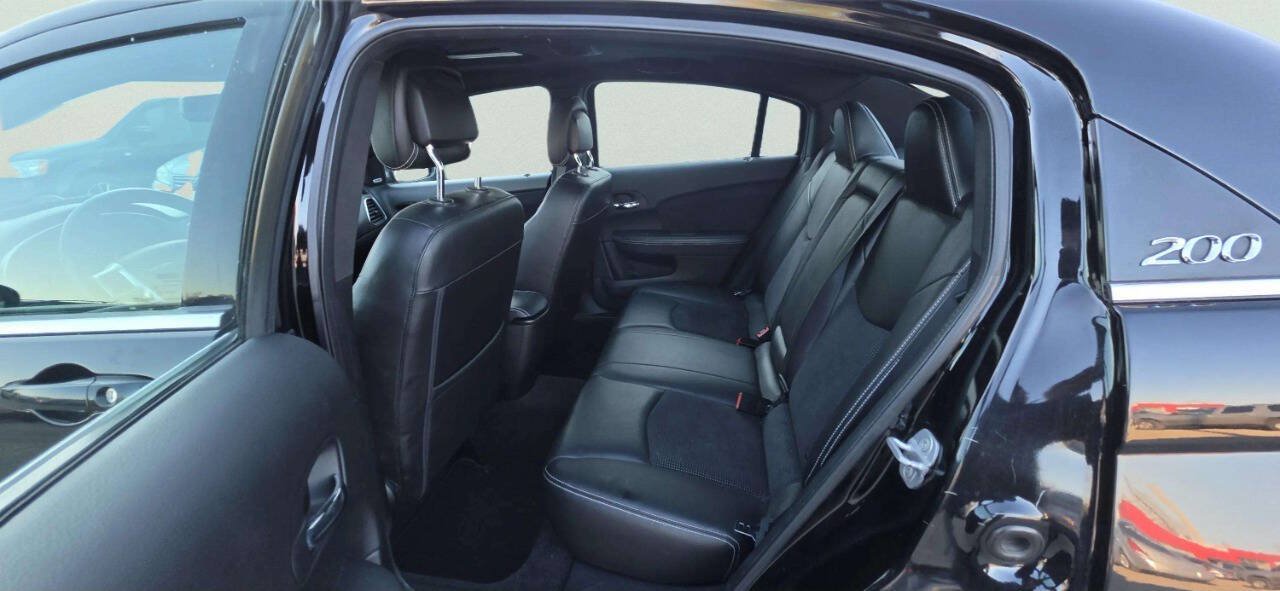 Used 2011 Chrysler 200 S FWD image 6