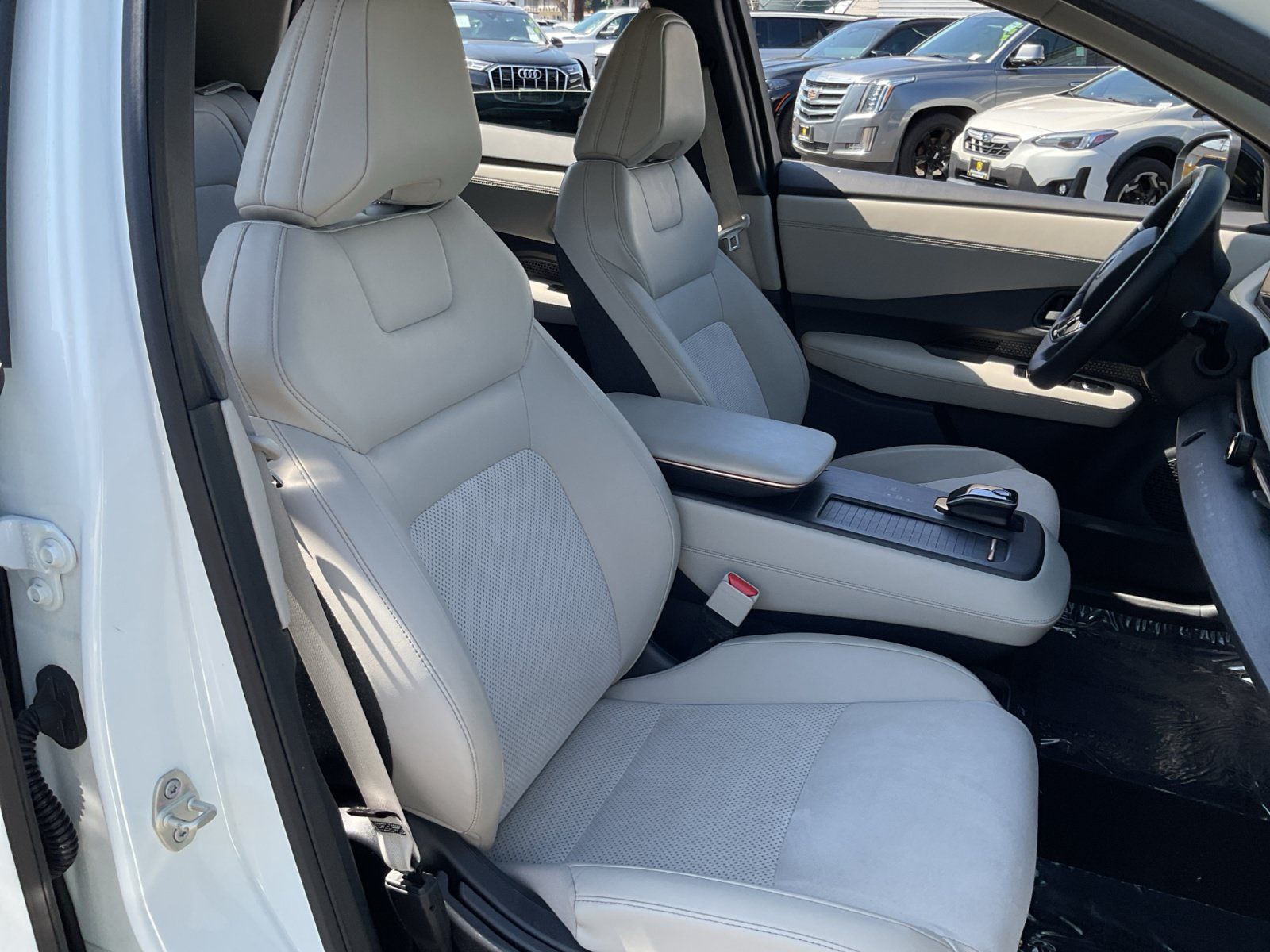 Used 2023 Nissan Ariya FWD image 21