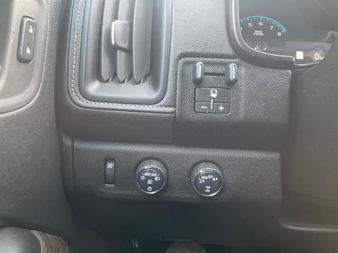 Used 2022 GMC Canyon Denali image 16