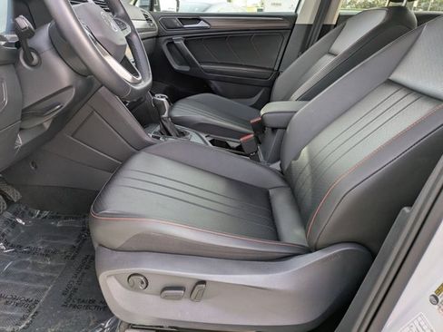 Used 2024 Volkswagen Tiguan SE image 17