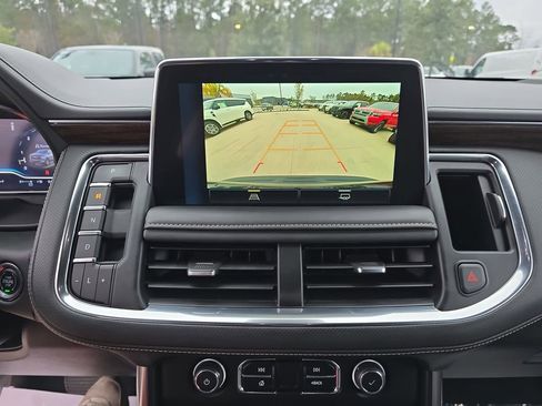 Used 2023 Chevrolet Suburban Premier image 28