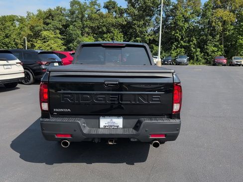 Used 2025 Honda Ridgeline Black Edition image 4