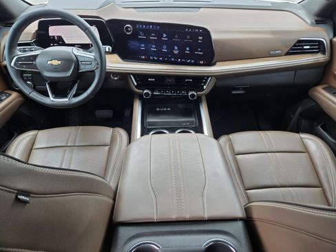 Used 2025 Chevrolet Suburban High Country RWD image 20