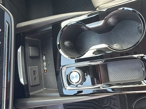 Certified 2024 Buick Envision Avenir AWD/4WD image 19