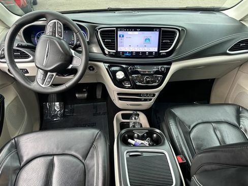 Used 2022 Chrysler Pacifica Touring-L FWD image 19
