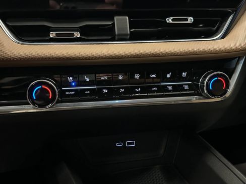 Used 2025 Chevrolet Equinox ACTIV w/ Safety and Technology Package AWD/4WD image 15