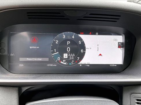 Used 2024 Land Rover Discovery S image 12