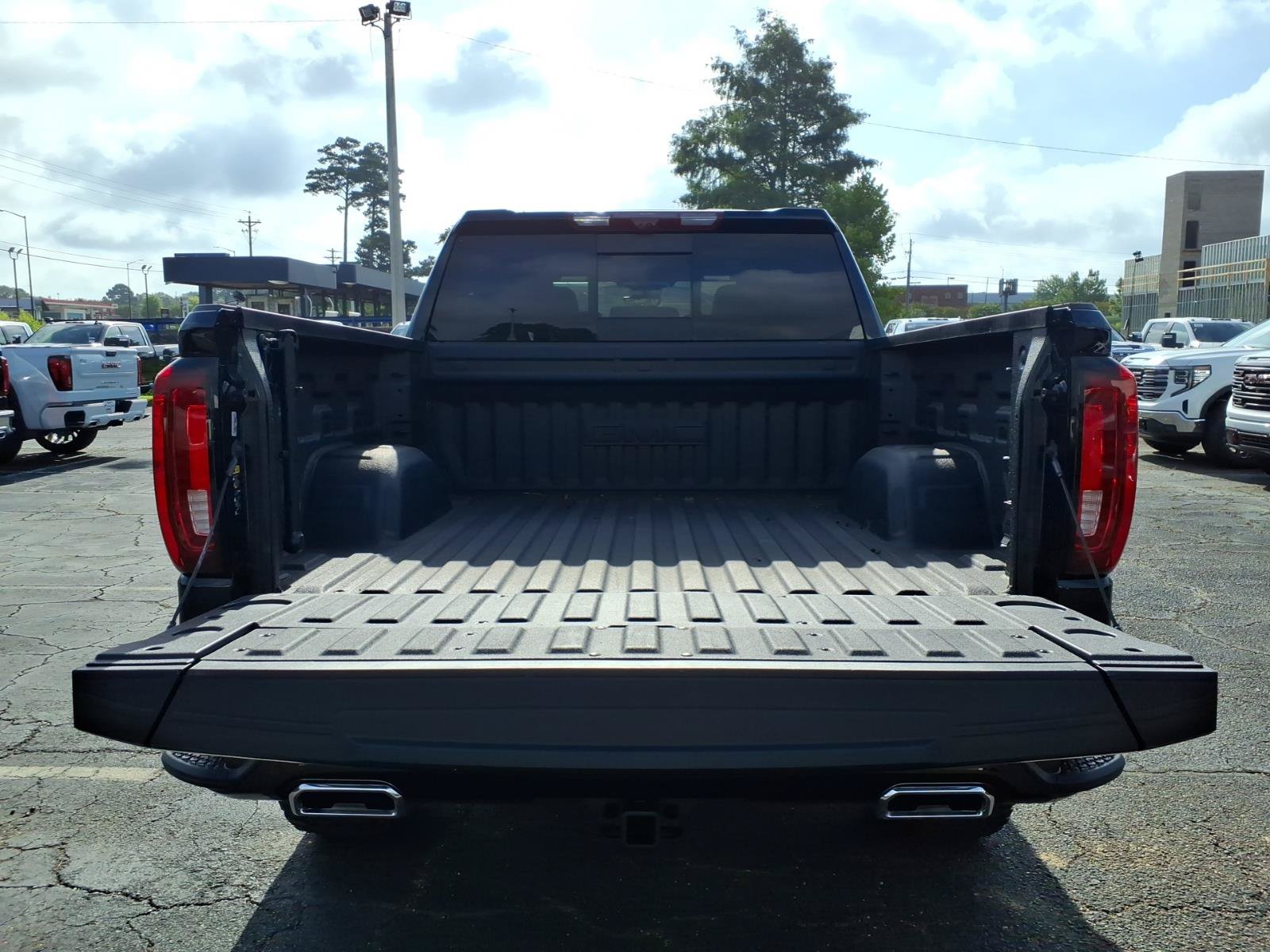 Used 2025 GMC Sierra 1500 AT4 w/ AT4 Premium Package AWD/4WD image 7