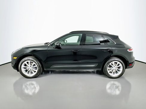 Used 2025 Porsche Macan image 2