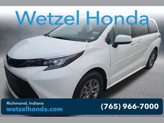 Used 2025 Toyota Sienna LE AWD/4WD video 1