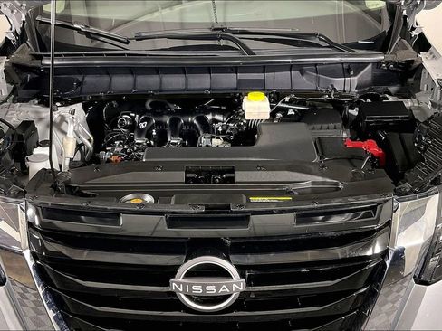 Used 2025 Nissan Pathfinder S image 13