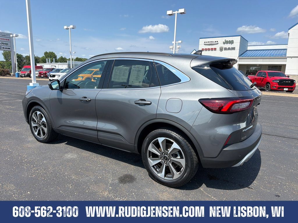 Used 2023 Ford Escape Platinum AWD/4WD image 3