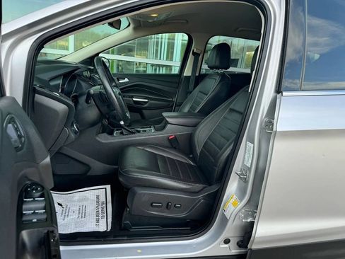 Used 2017 Ford Escape Titanium image 9