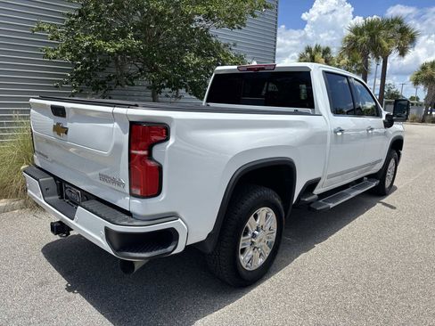 Used 2025 Chevrolet Silverado 2500 High Country w/ High Country Premium Package AWD/4WD image 6