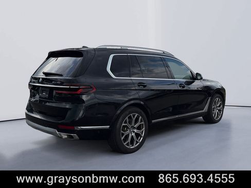 Used 2025 BMW X7 xDrive40i AWD/4WD image 3