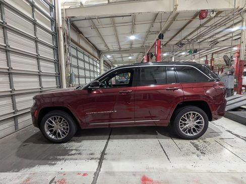 New 2025 Jeep Grand Cherokee Summit image 5