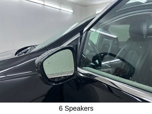 Used 2024 Chrysler Pacifica Touring-L FWD image 19
