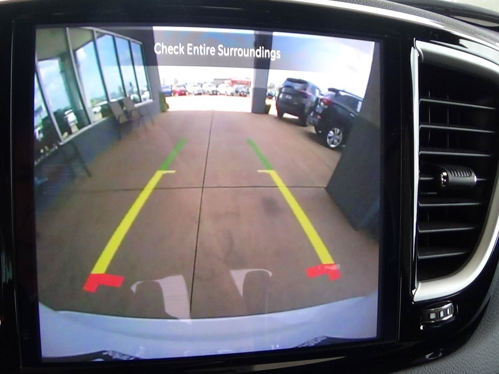 Certified 2025 Chrysler Pacifica Select FWD image 33