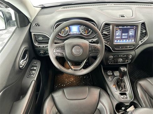 Used 2022 Jeep Cherokee Trailhawk image 10
