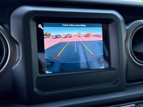 Used 2022 Jeep Gladiator Sport image 20