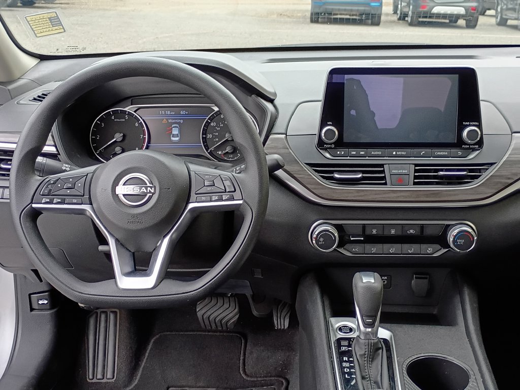 Used 2025 Nissan Altima 2.5 SV FWD image 18