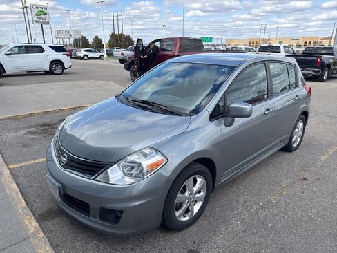 Used 2010 Nissan Versa Hatchback w/ Premium Pkg FWD image 3