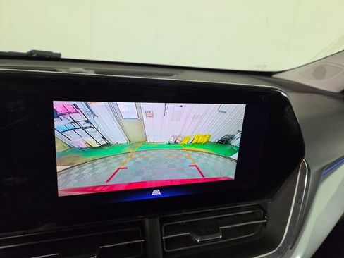 Used 2024 Chevrolet Trax LT w/ LT Convenience Package FWD image 19