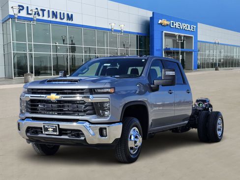 New 2026 Chevrolet Silverado 3500 LT image 2