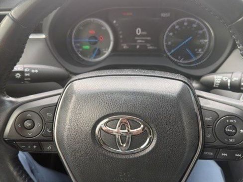 Used 2021 Toyota Venza Limited image 4
