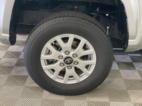 Used 2024 Toyota Tacoma SR5 AWD/4WD image 37