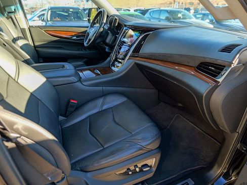 Used 2020 Cadillac Escalade ESV Luxury image 36