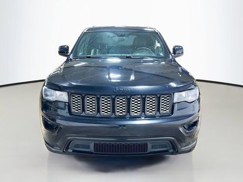 Used 2019 Jeep Grand Cherokee Altitude image 3