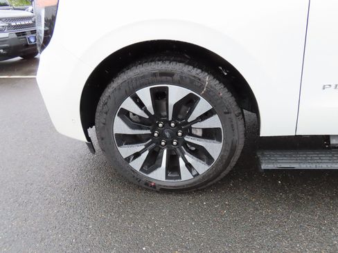 New 2025 Ford Expedition Platinum w/ Driver's Package image 8