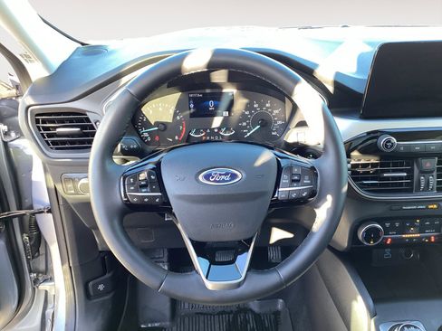 Used 2022 Ford Escape SE w/ SE Sport Appearance Package image 12