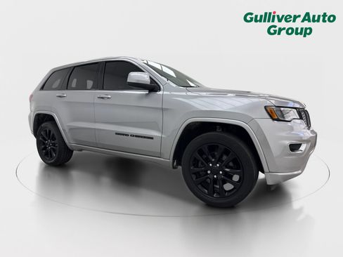Used 2021 Jeep Grand Cherokee Laredo X AWD/4WD image 12