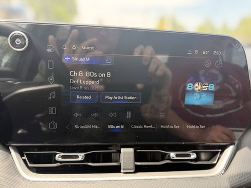 New 2026 Chevrolet Equinox LT w/ Convenience Package II AWD/4WD image 18
