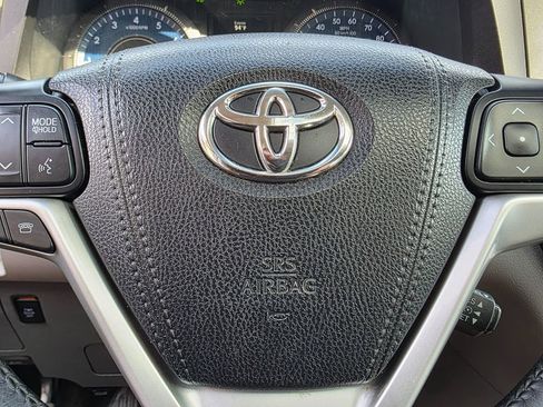 Used 2017 Toyota Sienna XLE image 35