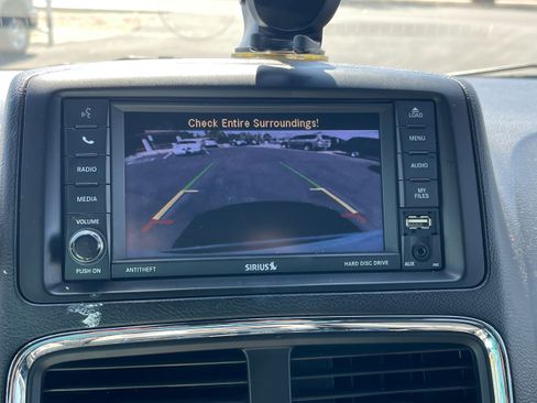 Used 2018 Dodge Grand Caravan SXT image 22