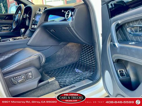 Used 2018 Bentley Bentayga AWD/4WD image 16