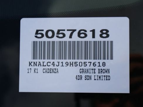 Used 2017 Kia Cadenza Limited image 7