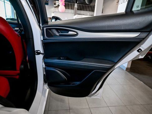 Used 2023 Alfa Romeo Stelvio Veloce image 25