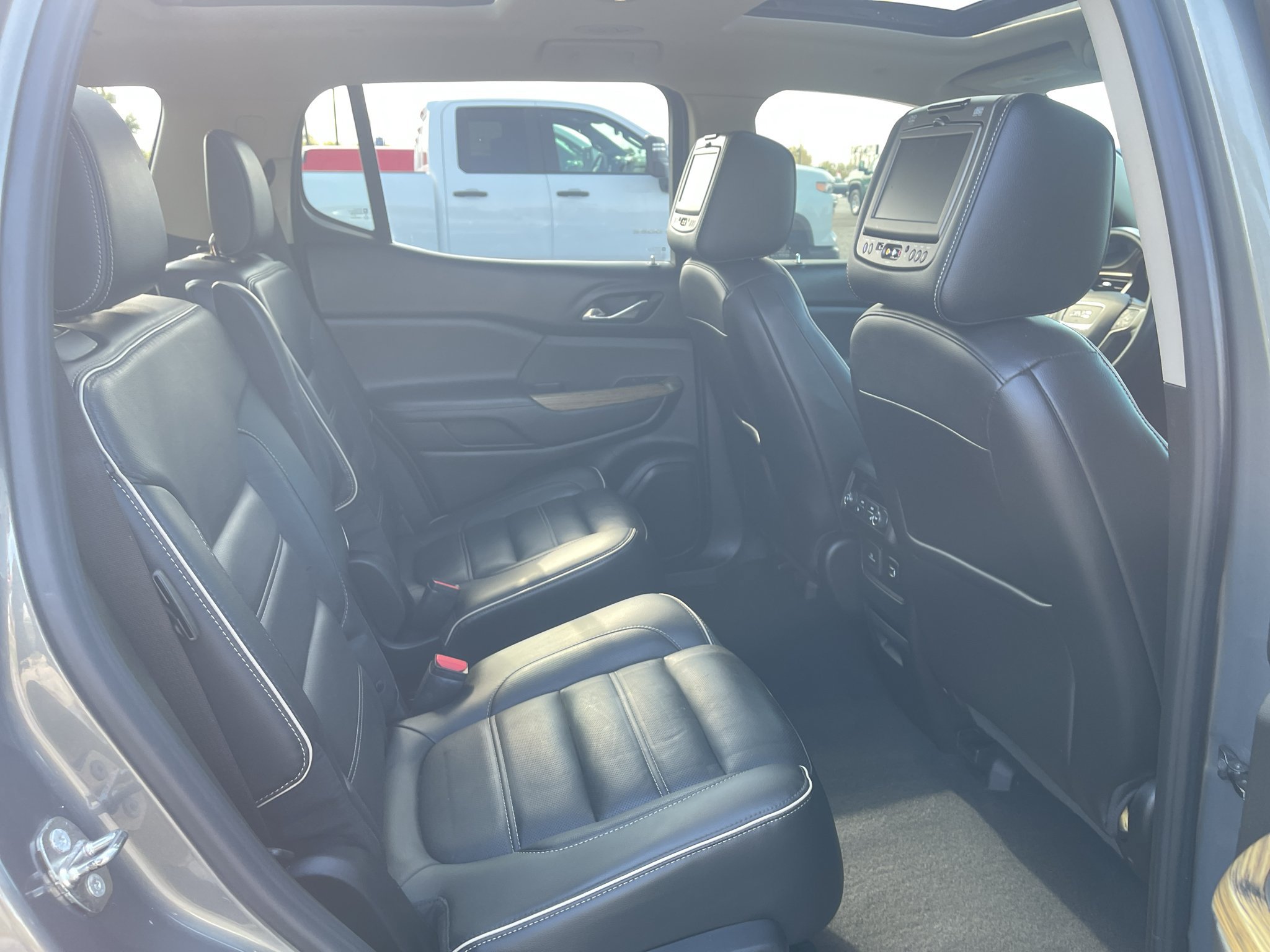 Used 2018 GMC Acadia Denali w/ Technology Package AWD/4WD image 26
