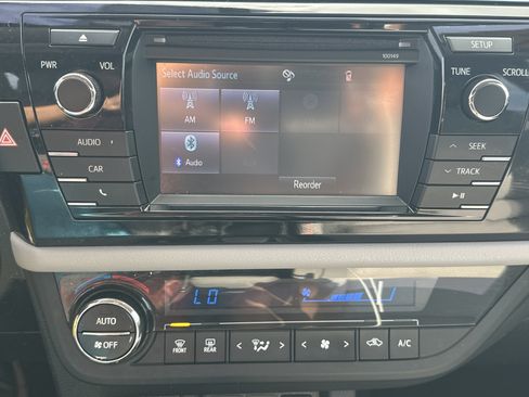 Used 2015 Toyota Corolla LE image 29