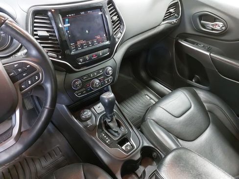 Used 2019 Jeep Cherokee Overland w/ Technology Group image 24